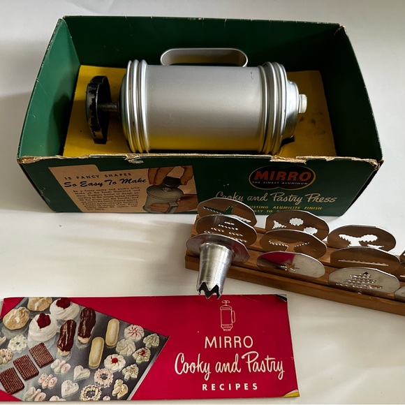 Vintage Mirro Cooky and Pastry Press - Picture 2 of 11